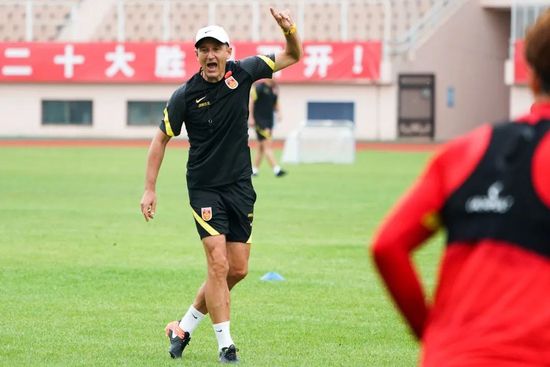 俱乐部正在密切关注他，因为他现阶段表现不佳。